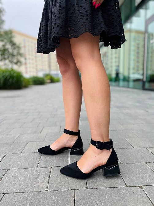 Meideli Чорні босоніжки літні жіночі на низьких підборах із закритим носком, з екозамші MEIDELI Коломыя - изображение 1