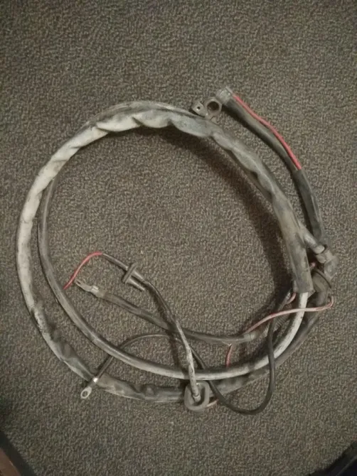 Кабель з плюсовою клемою 1711438 е34 седан оригінал Вінниця - фото 1