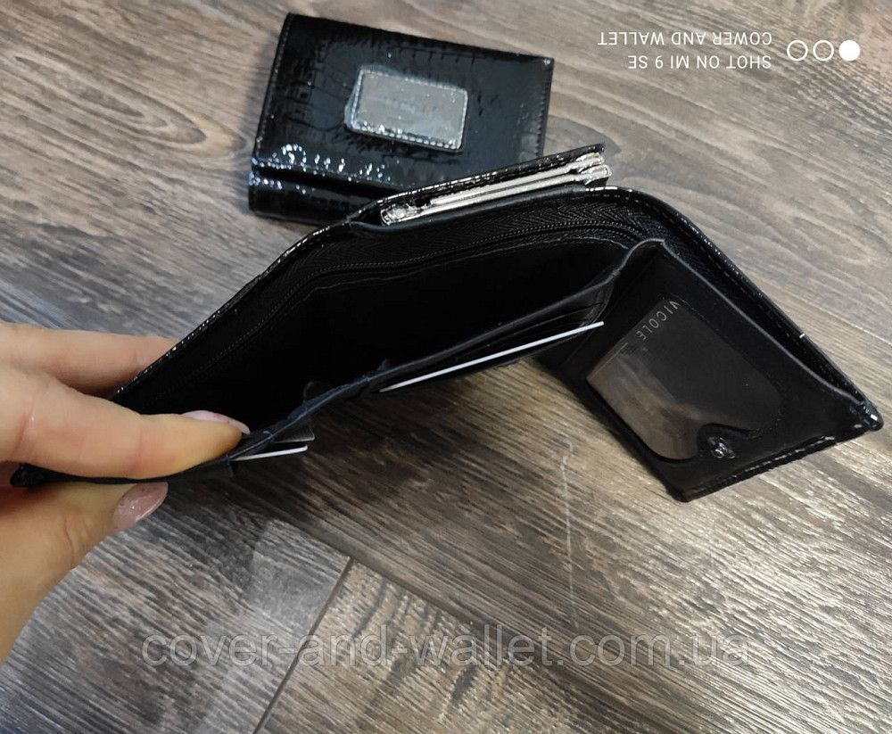 Маленький лаковий жіночий гаманець з натуральної шкіри чорного кольору Nicole Київ - фото 5