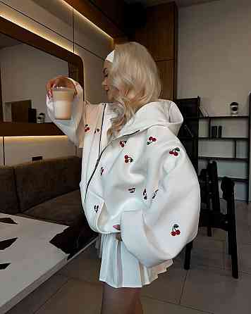 Женское теплое оверсайз худи с вишнями трехнить на флисе Белый Одесса