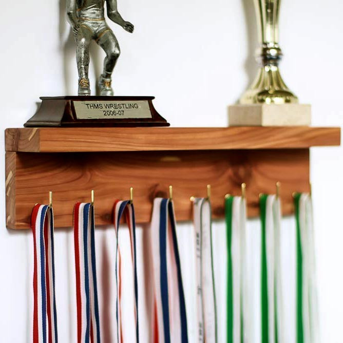 Полка для медалей 