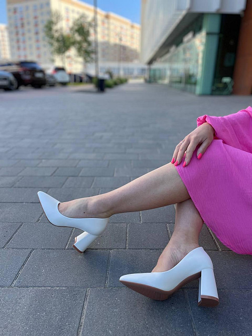 Meideli Модні жіночі туфлі з гострим носком на грубих підборах 8 см. з еко-шкіри білі весна-осі Коломия - фото 7