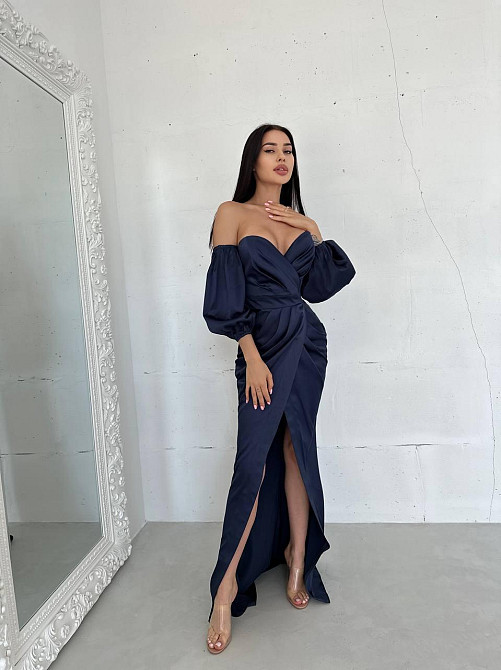 Жіноче розкішне вечірнє плаття зі шлейфом і знімними рукавами з королівського атласу Темно-синій, S Одеса - фото 4