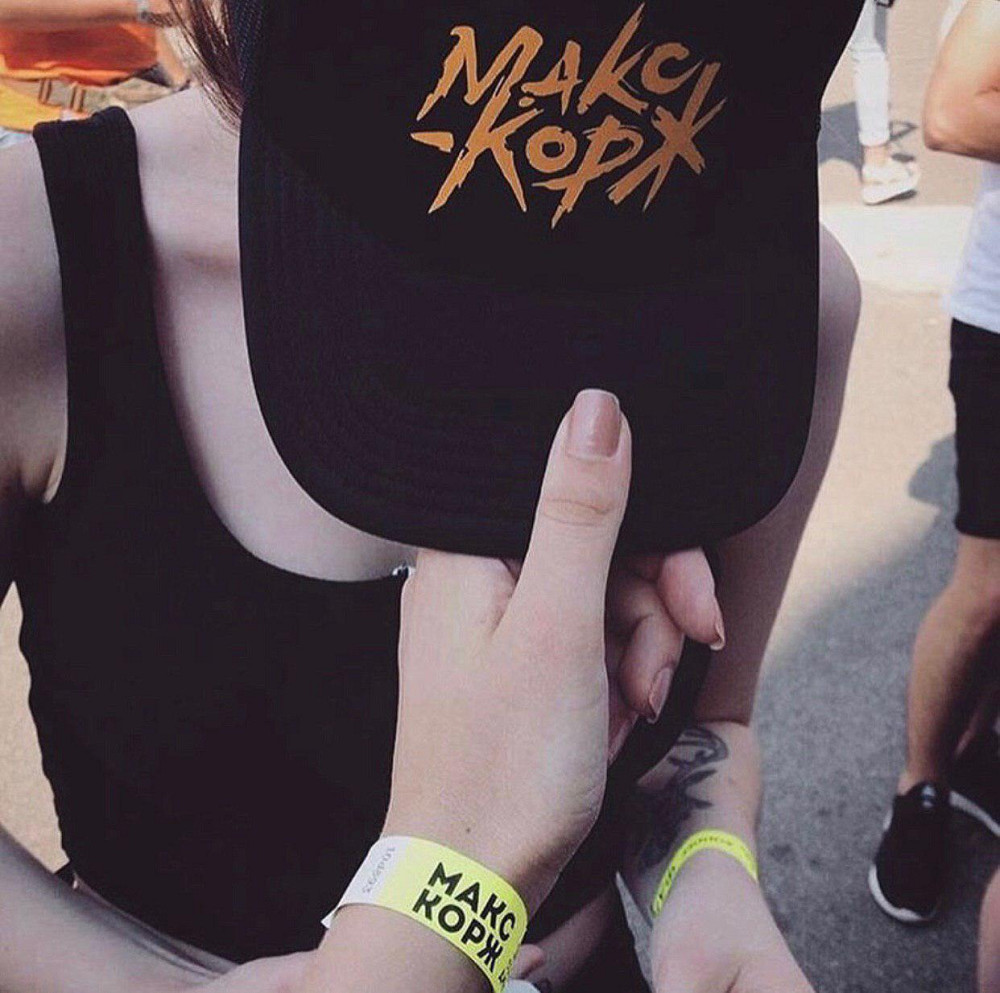 Чорна кепка з написом — МАКС КОРЖ Чернівці - фото 1