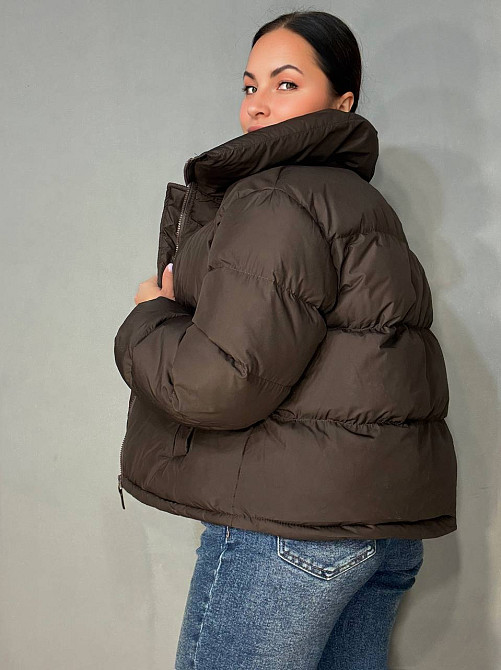 Куртка женская Haiziyuan 2603 оверсайз пуффер с воротником-стойкой коричневая, коричневый, M Киев - изображение 2