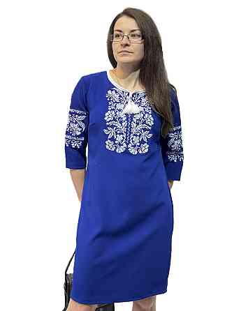 Жіноча синя вишита сукня  з квітковою білою вишивкою Київ