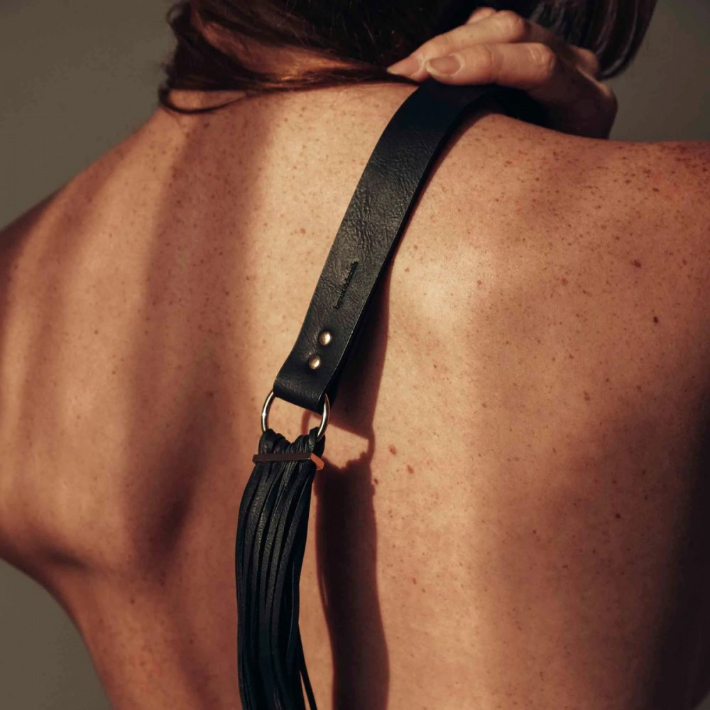 Флогер Bijoux Indiscrets MAZE - Tassel Flogger Black Sex Aura Київ - фото 3