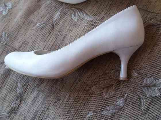 Свадебные туфли 38 размер по стельке 24,5см, б/у, каблук 5см, удобные Киев