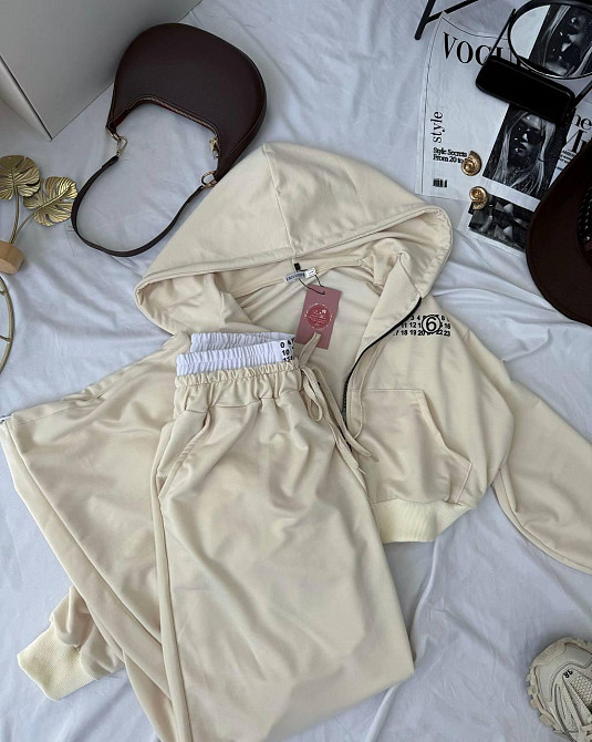 Жіночий стильний прогулянковий костюм із гумкою на штанах двонитка Молочний, 42/44 Одеса - фото 4