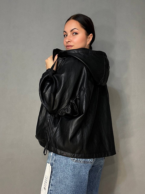 Куртка жіноча Ou Mai JY-08 з екошкіри з капюшоном оверсайз чорна, чорний, L Київ - фото 10