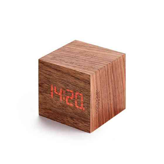 Часы-будильник на аккумуляторе Gingko Cube (Дерево орех) Киев