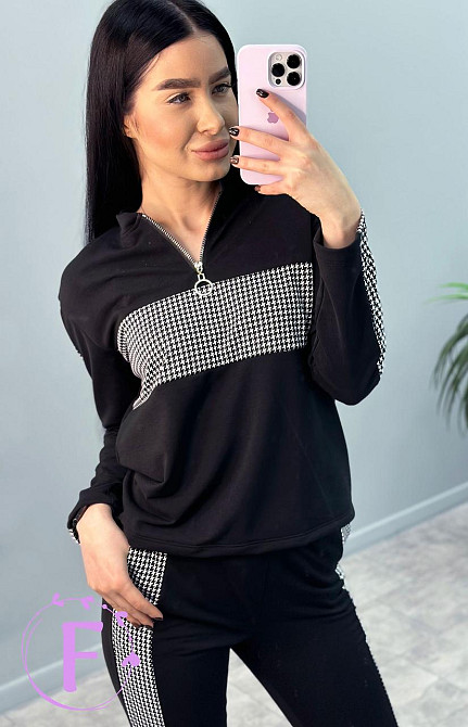 Демисезонный прогулочный костюм из трикотажа 