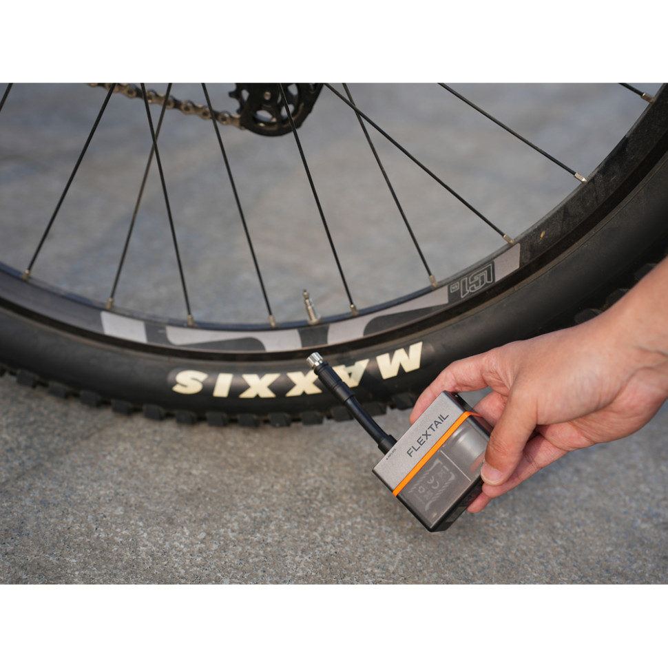 Велосипедний міні насос-задня фара Flextail Tiny Tire Pump ACS, чорний Київ - фото 18