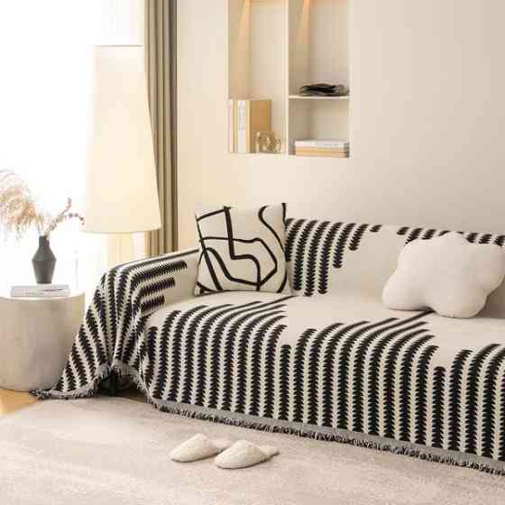 Плед покрывало для дивана и кровати,чехол накидка для мягкой мебели 180х230 см,бело-черный с узором Каменец-Подольский