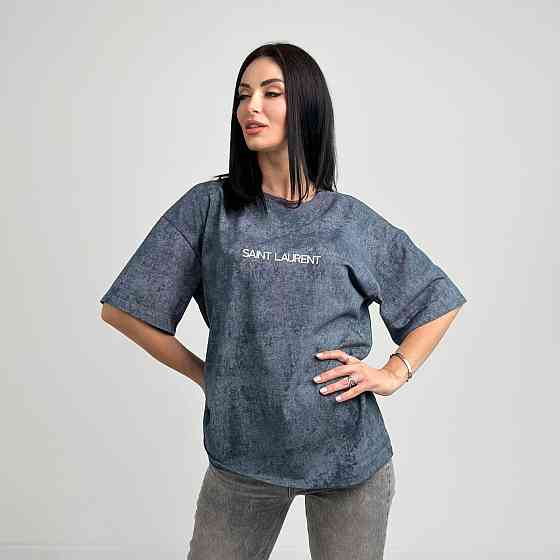 Базовая женская футболка с надписью 