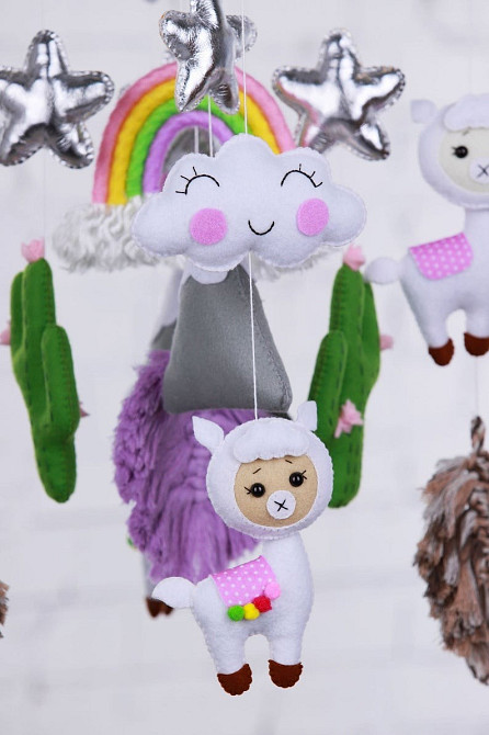 Дитячий мобіль на ліжечко для немовлят WooolyWool «Лама» Київ - фото 3