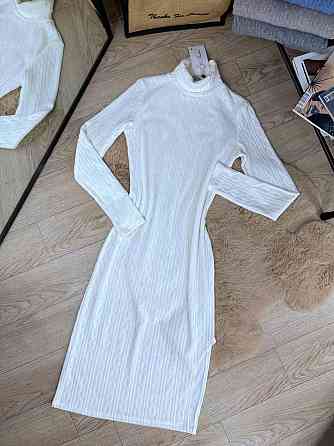 Жіноче витончене стильне плаття з розрізом збоку трикотаж машинне в'язання Білий, 46/48 Одеса