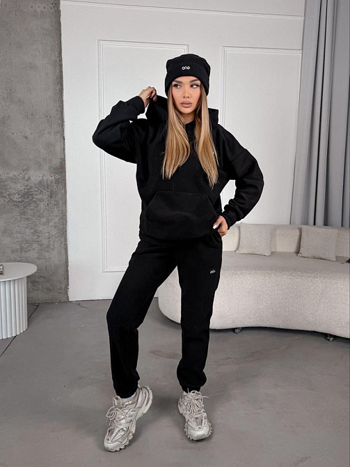 Женский стильный теплый костюм из флиса полар с шапкой Черный, 50/52 Одесса - изображение 1