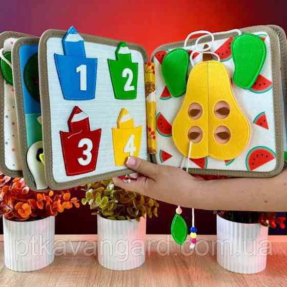 Фетровая книга-бизиборд развивающая 