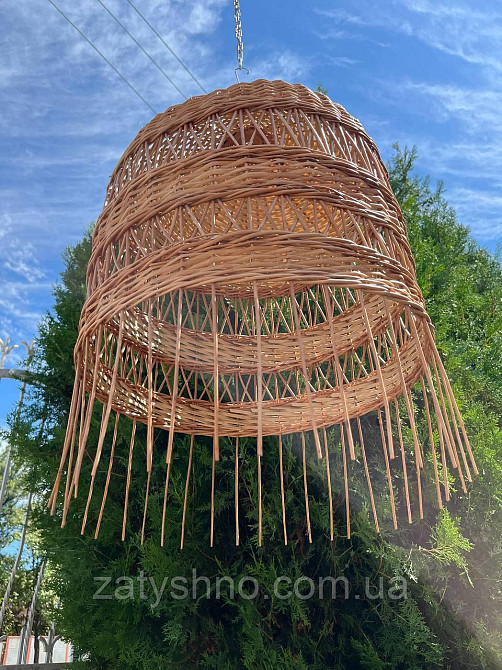 Плетеная люстра из лозы  в кафе Киев - изображение 1