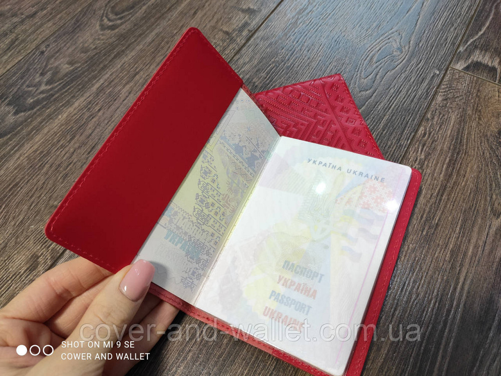 Червона обкладинка на паспорт із натуральної шкіри з ромбами Shvigel Київ - фото 2