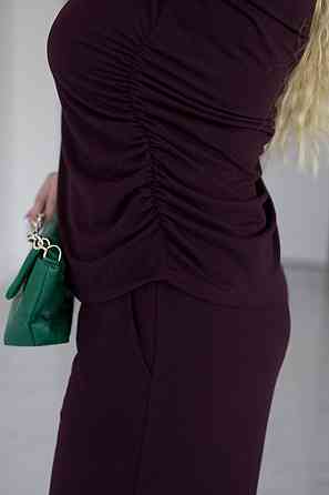 Женский базовый костюм с широкими штанами 