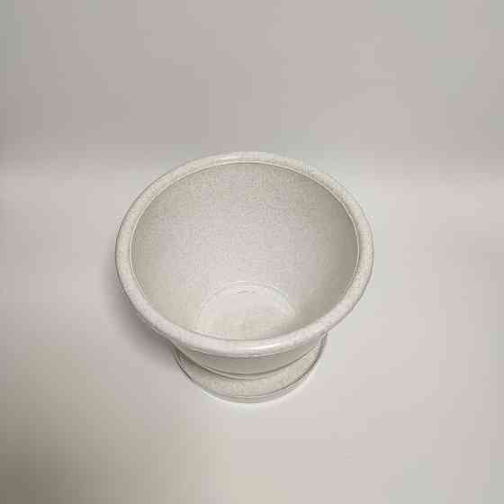 Цветочный горшок с подставкой 