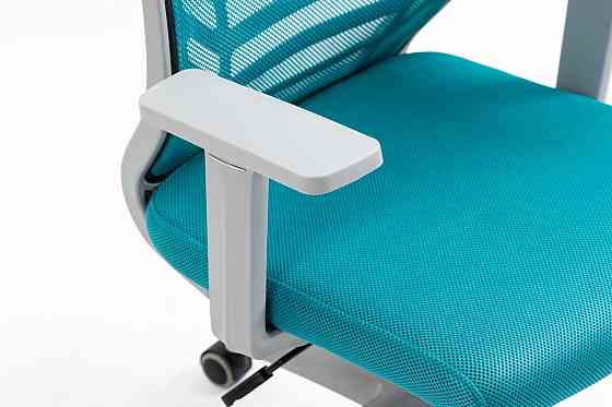 Крісло поворотне Q-320 блакитне Киев