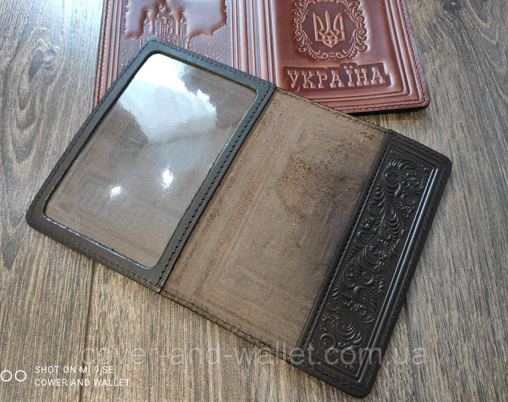 Кожаная обложка на паспорт с большим гербом Украины Киев - изображение 5