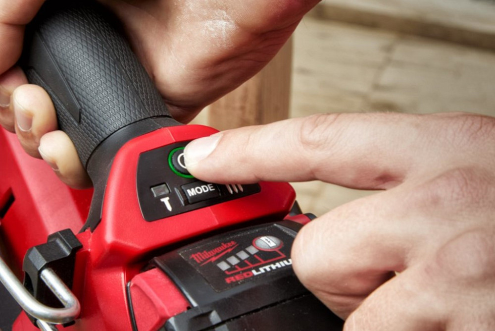 Пистолет гвоздезабивной аккумуляторный бесщеточный MILWAUKEE, M18 FFN21-0C, 50-90мм (каркас, кейс) Одесса - изображение 7