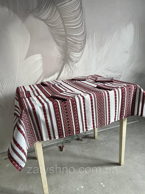 Бордовая  вышитая скатерть с салфетками Киев - изображение 1