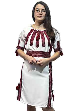 Женское вышитое платье с регулирующейся шнуровкой по бокам с красным орнаментом 62 Киев