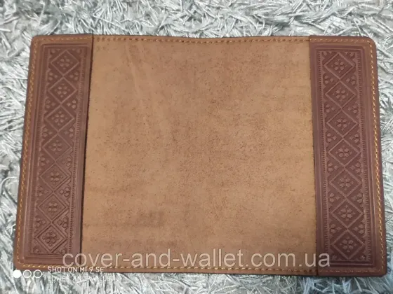 Шкіряна обкладинка для паспорта з українським гербом (коричнева) ST Київ