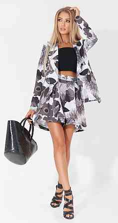 Костюм з розкльошеними шортами (46) Київ