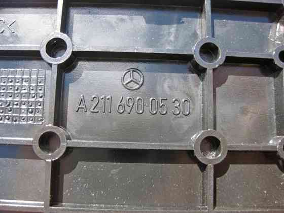 Mercedes-Benz  A2116900130 Решітка аудіо динаміка на задній полиці чорна E-Class W211 CLS C219 Одеса