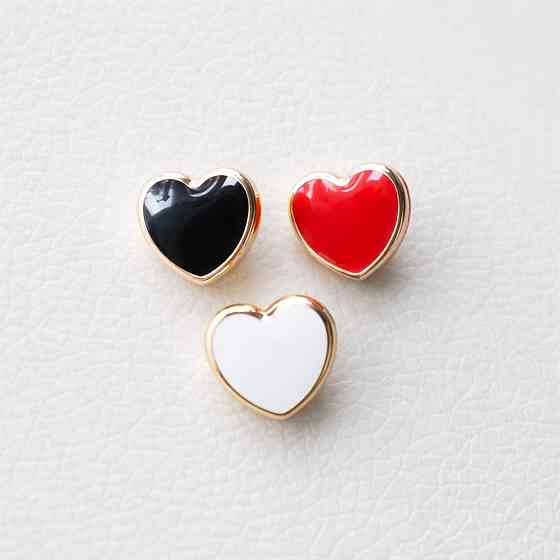 Пуговицы сердце микс 1.25 см набор 15 шт (черные, белые, красные) декоративные пластиковые пуговицы Киев