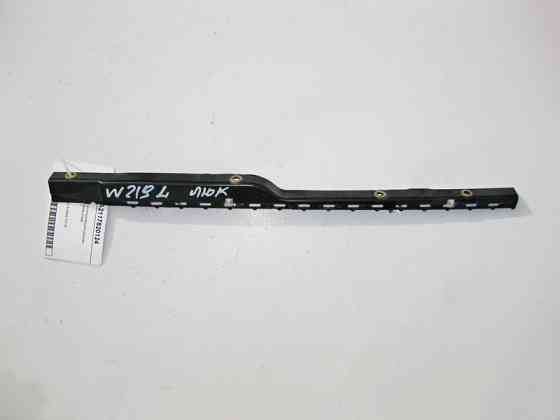 Mercedes-Benz  A2117820124 Направляюча ущільнювальна гумка отвору електролюка зліва CLS C219 Одеса