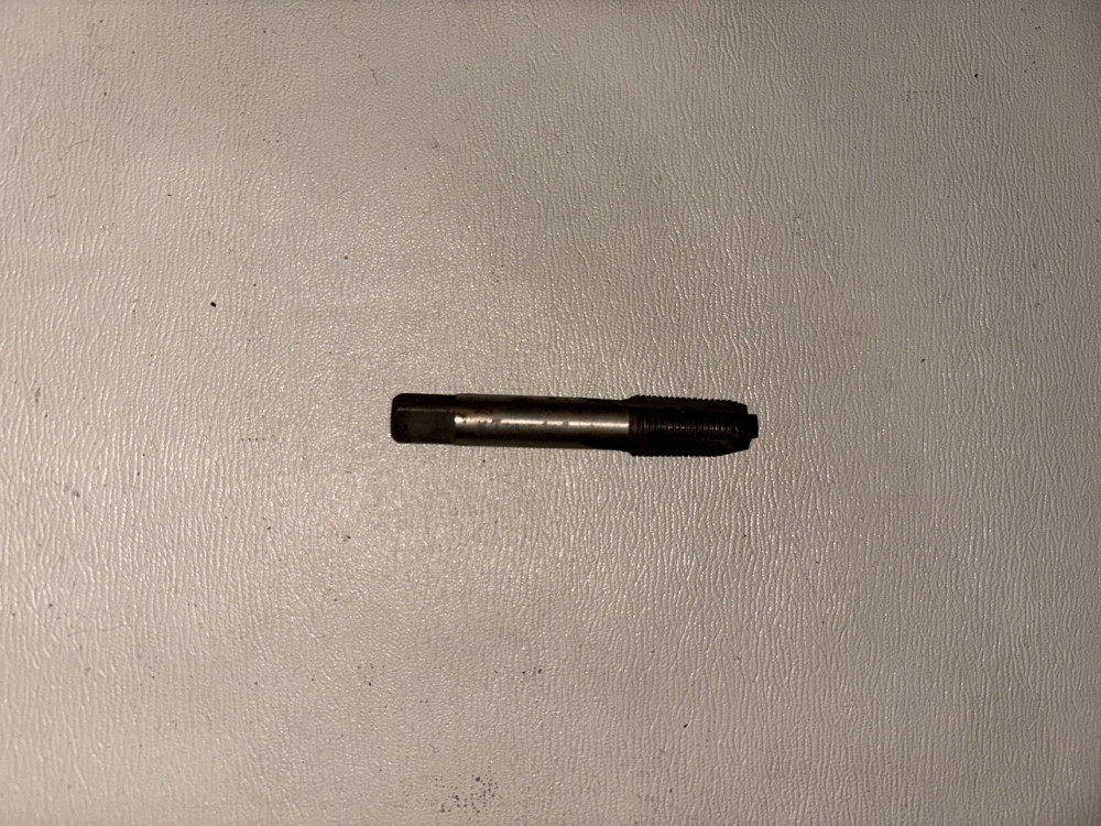 Метчик дюймовый 1/8 трубный. СССР. Харьков - изображение 1