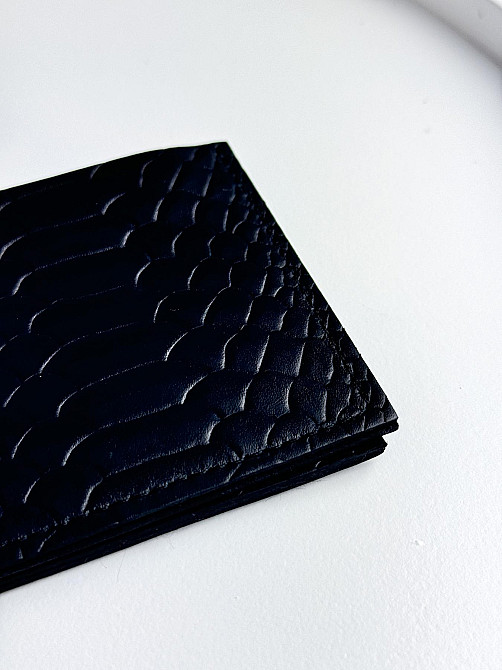 Чоловічий гаманець-біфолд із натуральної шкіри тиснення пітон SR018 (Чорний) Суми - фото 3