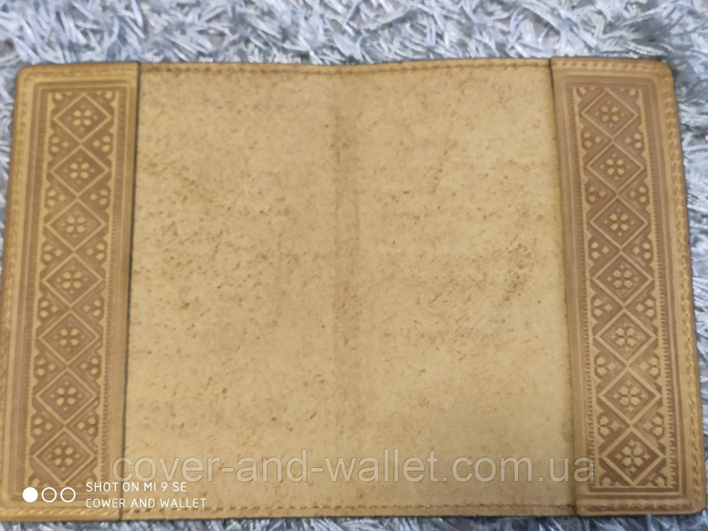 Патріотична обкладинка на паспорт України жовтого кольору ST Leather Київ - фото 6