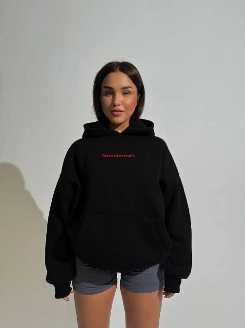 Женский теплый оверсайз с акцентной надписью спереди трехнить на флисе Одесса - изображение 1