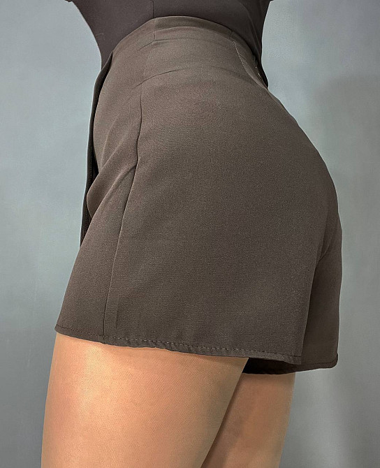 Шорти жіночі Ariadna 2425 короткі з спідницею на запах попереду коричневі, коричневий, S Київ - фото 9