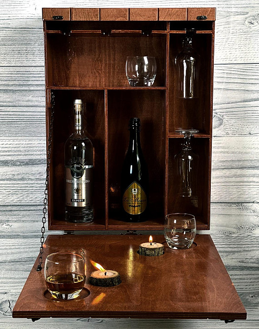 Настенный бар 