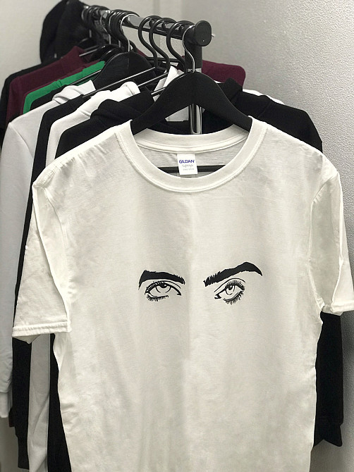 Женская \ Мужская футболка со взглядом. Футболка unisex. Черновцы - изображение 1