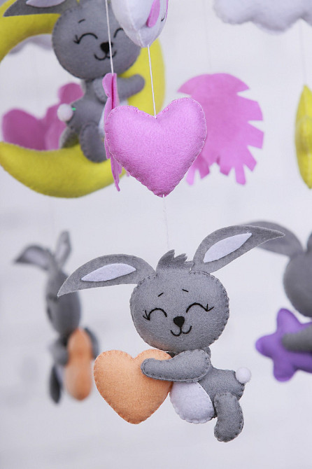 Дитячий мобіль на ліжечко для немовлят WooolyWool «Зайки-сплюшки» Київ - фото 3