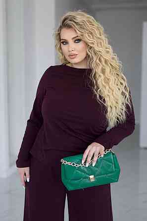 Женский базовый костюм с широкими штанами 