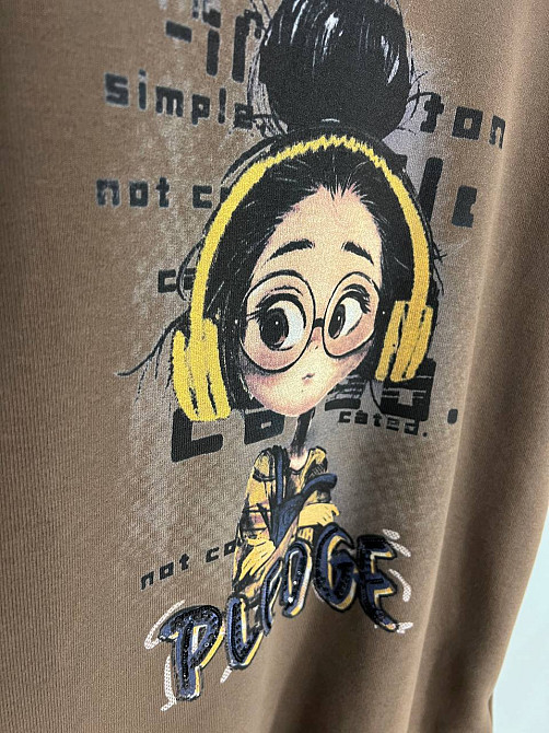 Футболка жіноча Yihanbeibei 1669 оверсайз тепла малюнок дівчина пайєтки щільний трикотаж one size коричнева, коричневий, one size Київ - фото 19