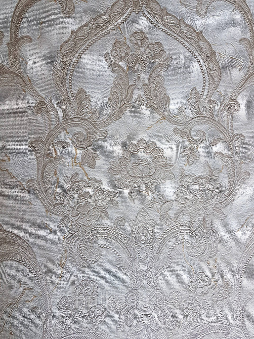 Шпалери метрові вінілові на флізелін Grandeco Poem вензелі структурні золотисті на молочному Київ - фото 2