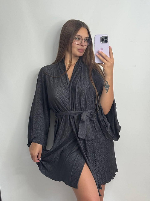 Жіночий халат із тканини стрейч-плісе з поясом Графіт Харків - фото 1
