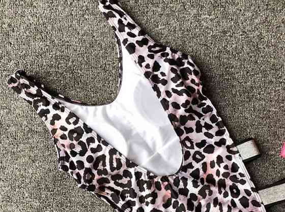 Суцільний купальник з вирізами леопардовий Київ